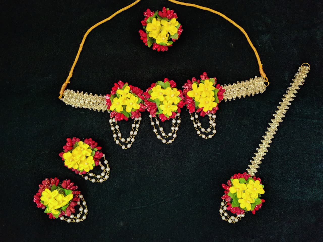 Yellow tassel floral set